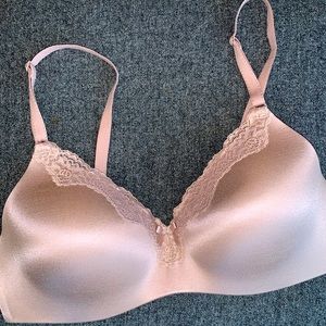 38B Maidenform bra with lace trim and bow
